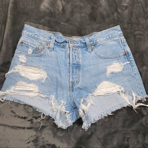 Size 28 Levi 501 Cutoffs